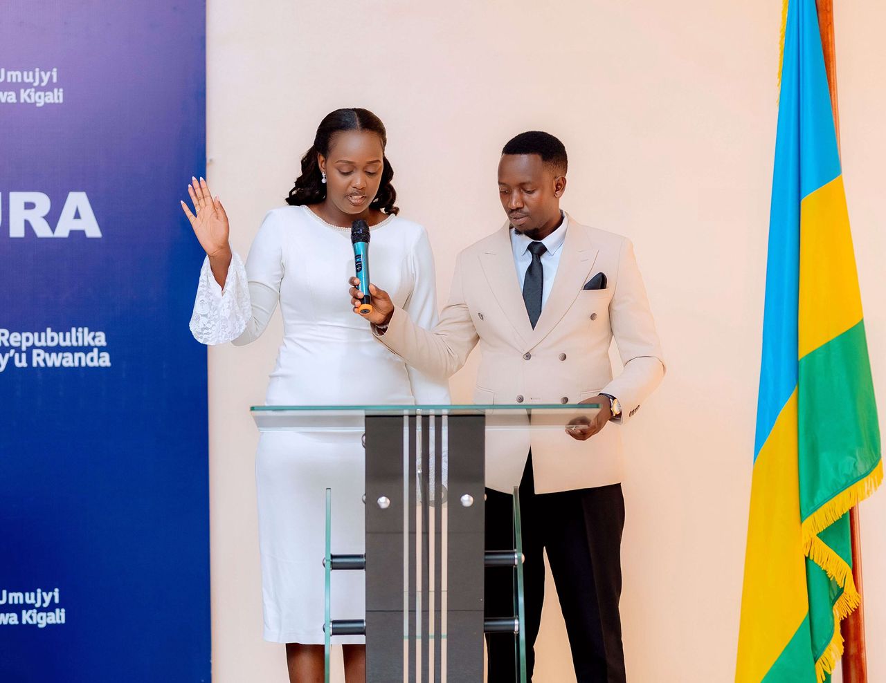 Abanyamakuru Hitimana Claude na Ishimwe Adelaïde ‘Ida’ basezeranye mu mategeko 