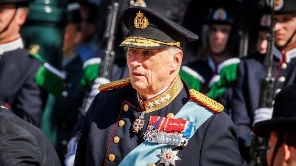 Umwami wa Norvege Harald V, ku myaka 89 yatanze