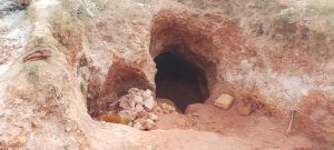 Ngororero: Umusore utaramenyekana yagwiriwe n’ikirombe ahita ahasiga ubuzima