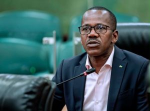 Ni gute inganda zimara imyaka 10 zikora uburozi bwica Abanyarwanda? – Senateri Uwizeyimana abaza MINICOM