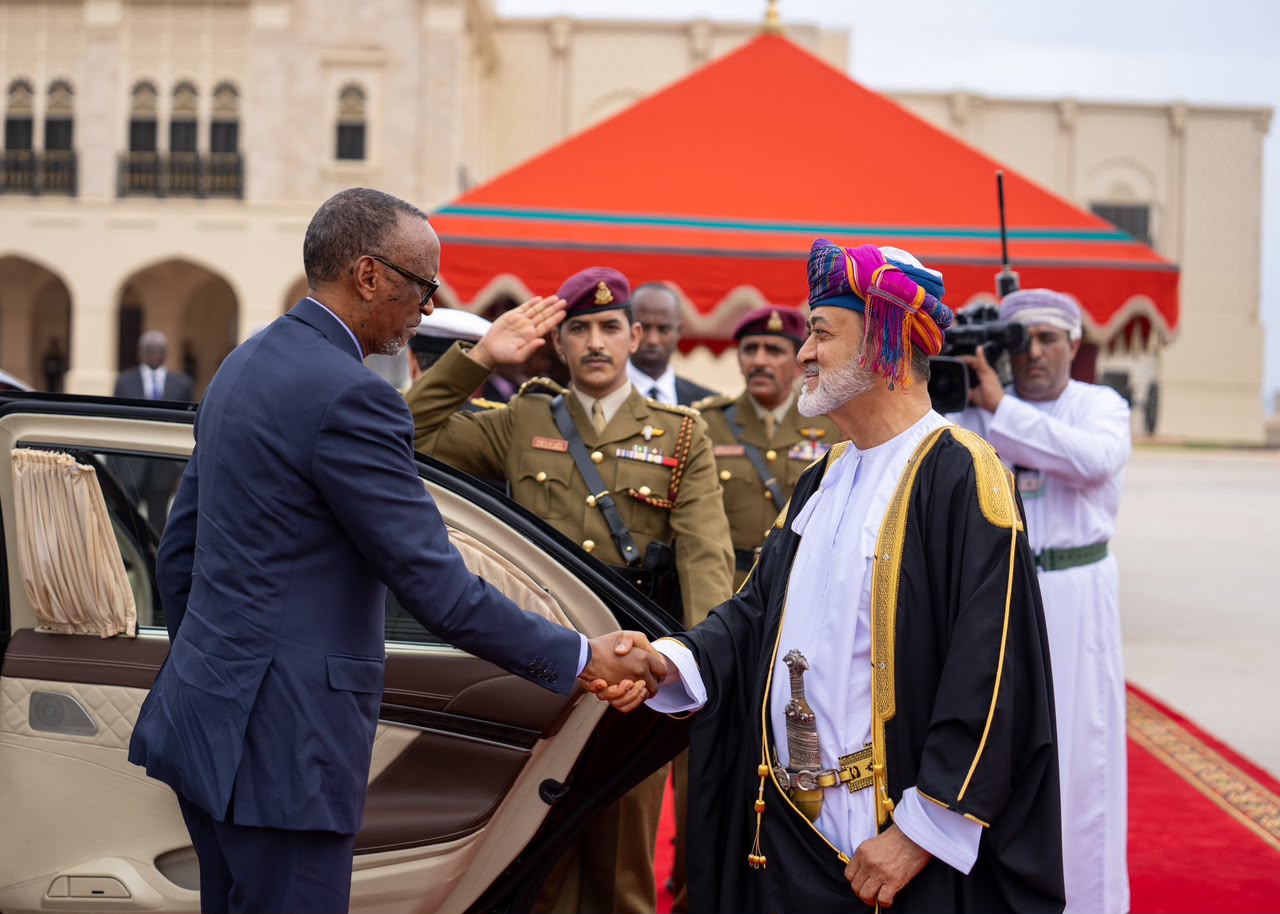 Perezida Kagame yagiranye ibiganiro bigamije imikoranire n’Umwami wa Oman