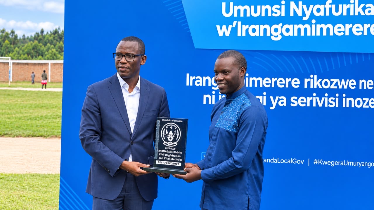 Guhabwa serivisi nziza si impuhwe, ni uburenganzira bw’abaturage – Minisitiri Habimana