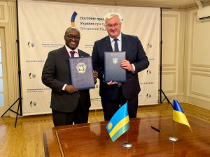 U Rwanda na Ukraine byasinyanye amasezerano akuraho viza ku bafite pasiporo za dipolomasi