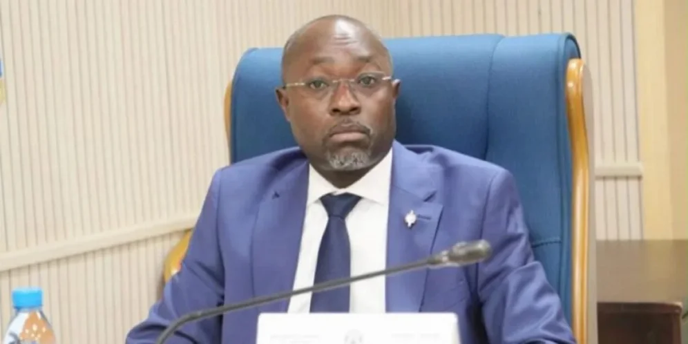 Umudepite wa Gabon wakubise umukozi wa RwandAir yaciwe asaga miliyoni 1,2 Frw 