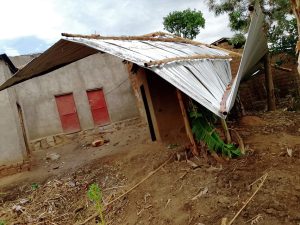Nyagatare: Imvura idasanzwe yasenye inzu 30 n’icyumba cy’ishuri&nbsp;