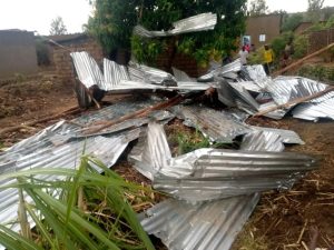 Imvura yaguye ku Cyumweru yasenye inzu 64 n’ibisenge by’amashuri 10