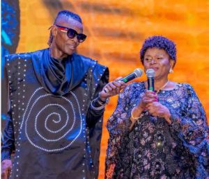 Jose Chameleone yatatse nyina ku isabukuru ye
