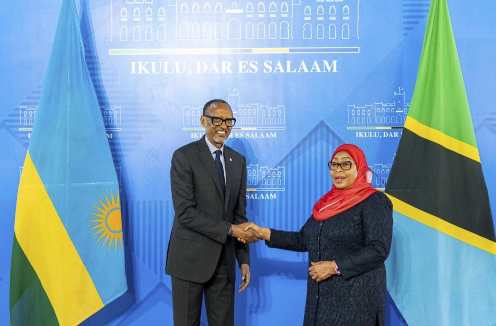 Perezida Kagame yihanganishije Samia Suluhu Hassan wapfushije umugabo