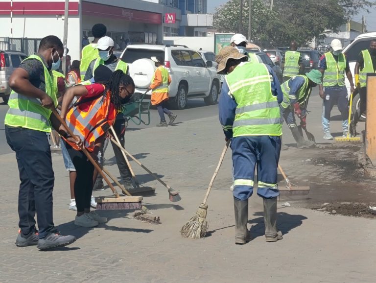 Mozambique: Abanyarwanda bakoze Umuganda w’amasaha 6 basukura Maputo