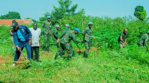 Santarafurika: Ingabo z’u Rwanda zafatanyije n’abaturage gusukura ishuri