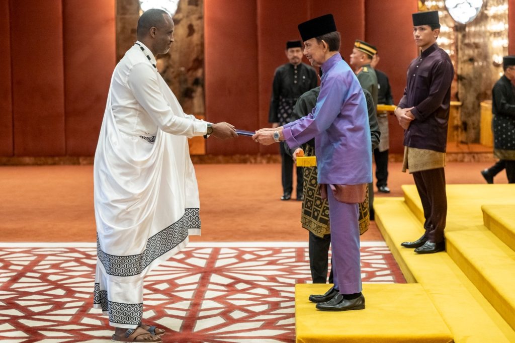 Amb. Muhizi yatanze impapuro zimwemerera guhagarira u Rwanda muri Brunei