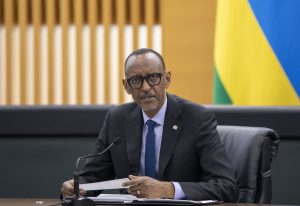 Perezida Kagame yihanganishije abacururiza muri GOICO Plaza yibasiwe n’inkongi