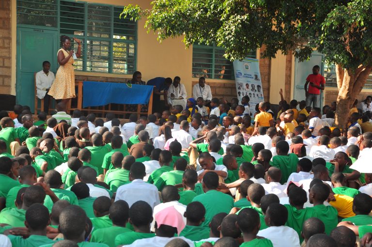 Abanyeshuri bo mu bigo 220 barigishwa indangagaciro z’ubutwari