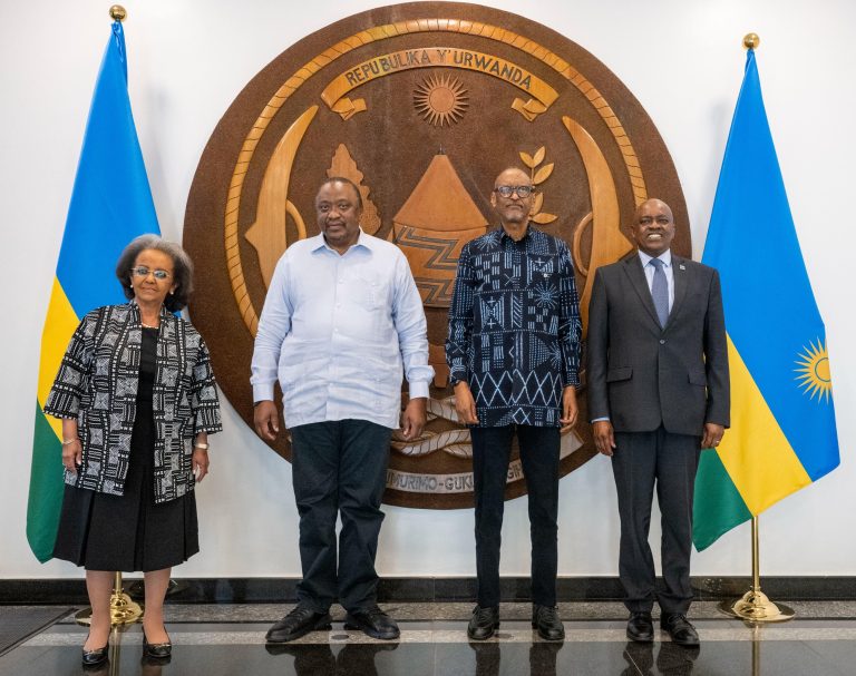 Perezida Kagame yakiriye itsinda ry’abahuza mu biganiro by’amahoro muri RDC