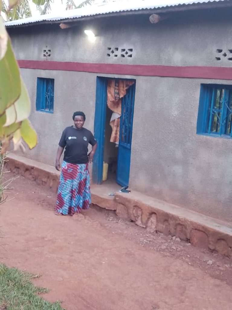 Kayonza: Ubuhinzi bw’umuceri bwamukuye mu nzu y’ibyatsi yiyubakira iya miliyoni 8 Frw