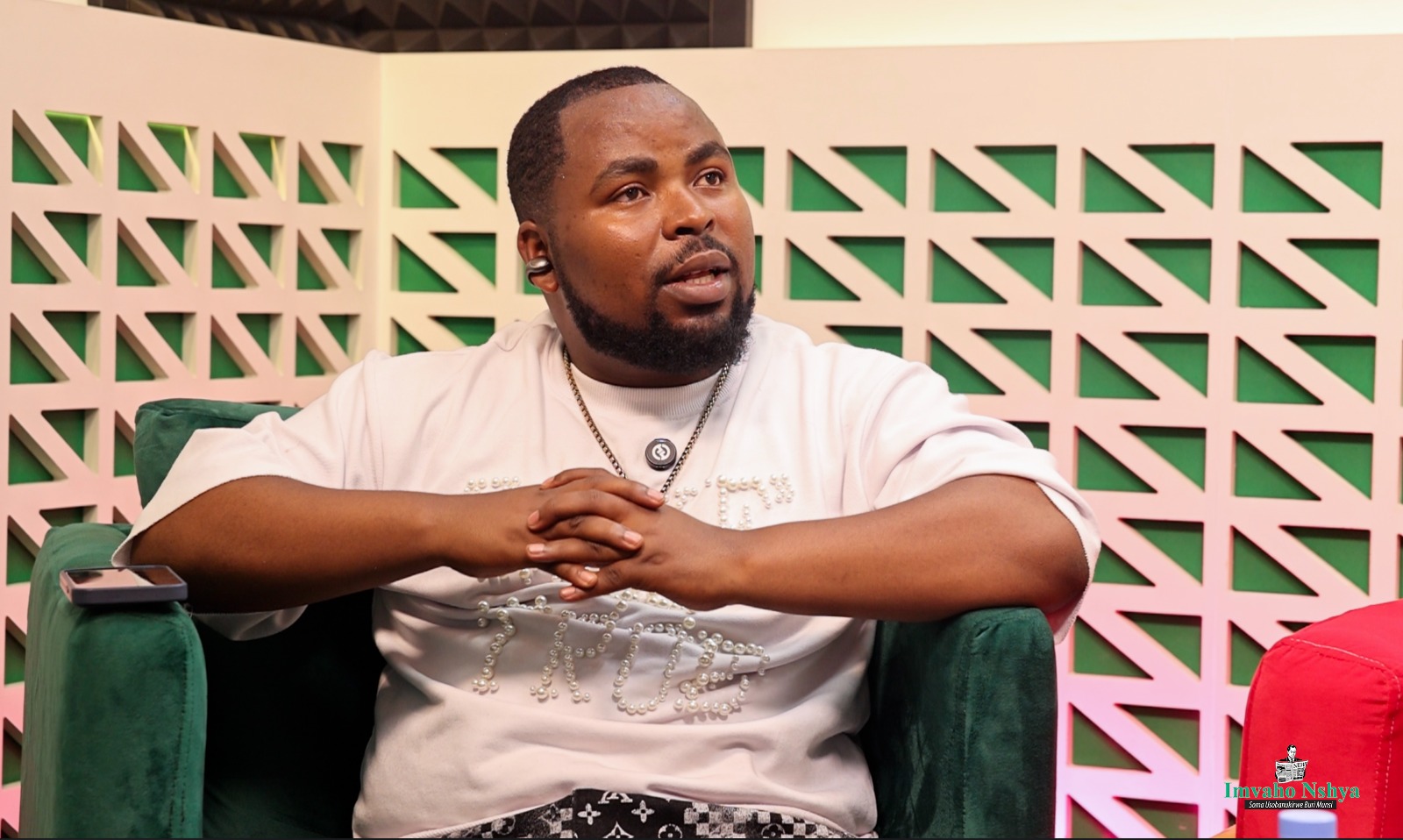Burikantu yinubiye abakenera serivisi y’imbuga nkoranyambaga ku buntu