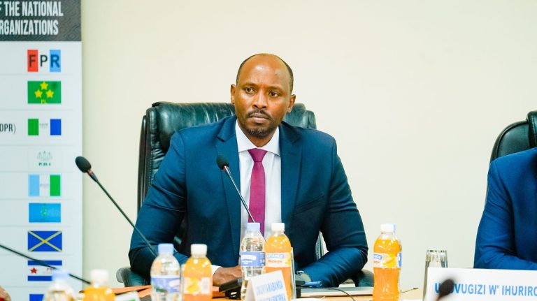 Igihugu cyari cyatewe – Dr Nsanzimana avuga ku byuma