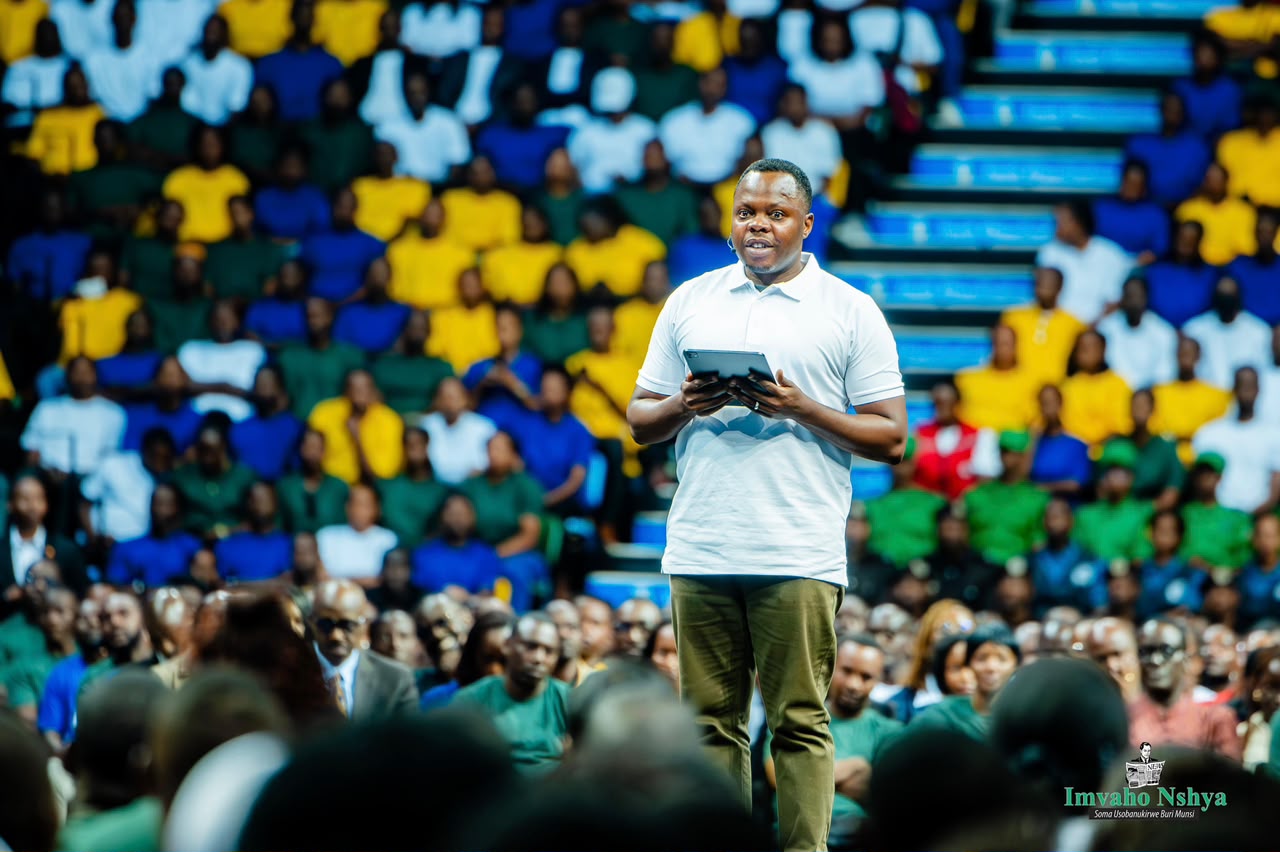 Minisitiri Dr. Utumatwishima yerekanye umuti w’ikibazo cy’imyambarire y’urubyiruko idahwitse