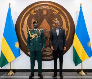 Perezida Kagame n’intumwa ya Nigeria baganiriye ku bufatanye mu bya gisirikare