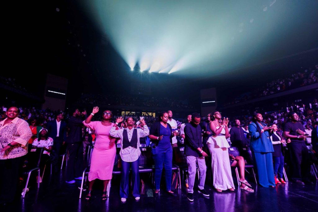 Israel Mbonyi, Joe Mettle mu bahembuye abitabiriye igitaramo ‘Praise Unlimited’