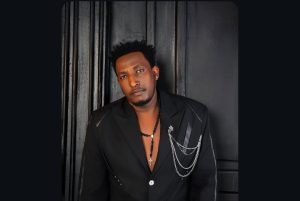 Junior Giti asanga kuba umujyanama w’umuhanzi urusha ubwamamare bisaba kwigomwa