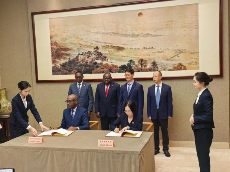 U Rwanda n’u Bushinwa byinjiye mu bufatanye mu muco, uburezi n’ubukungu