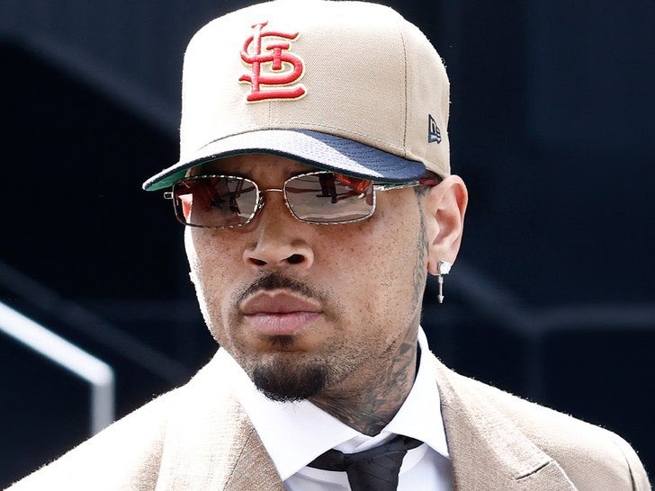 Chris Brown yakatiwe igifungo cy’amezi umunani asubitse
