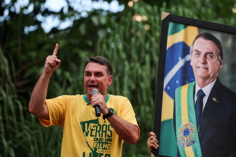 Flávio Bolsonaro yahungiye muri Amerika nyuma yo gutsindwa amatora muri Brazil