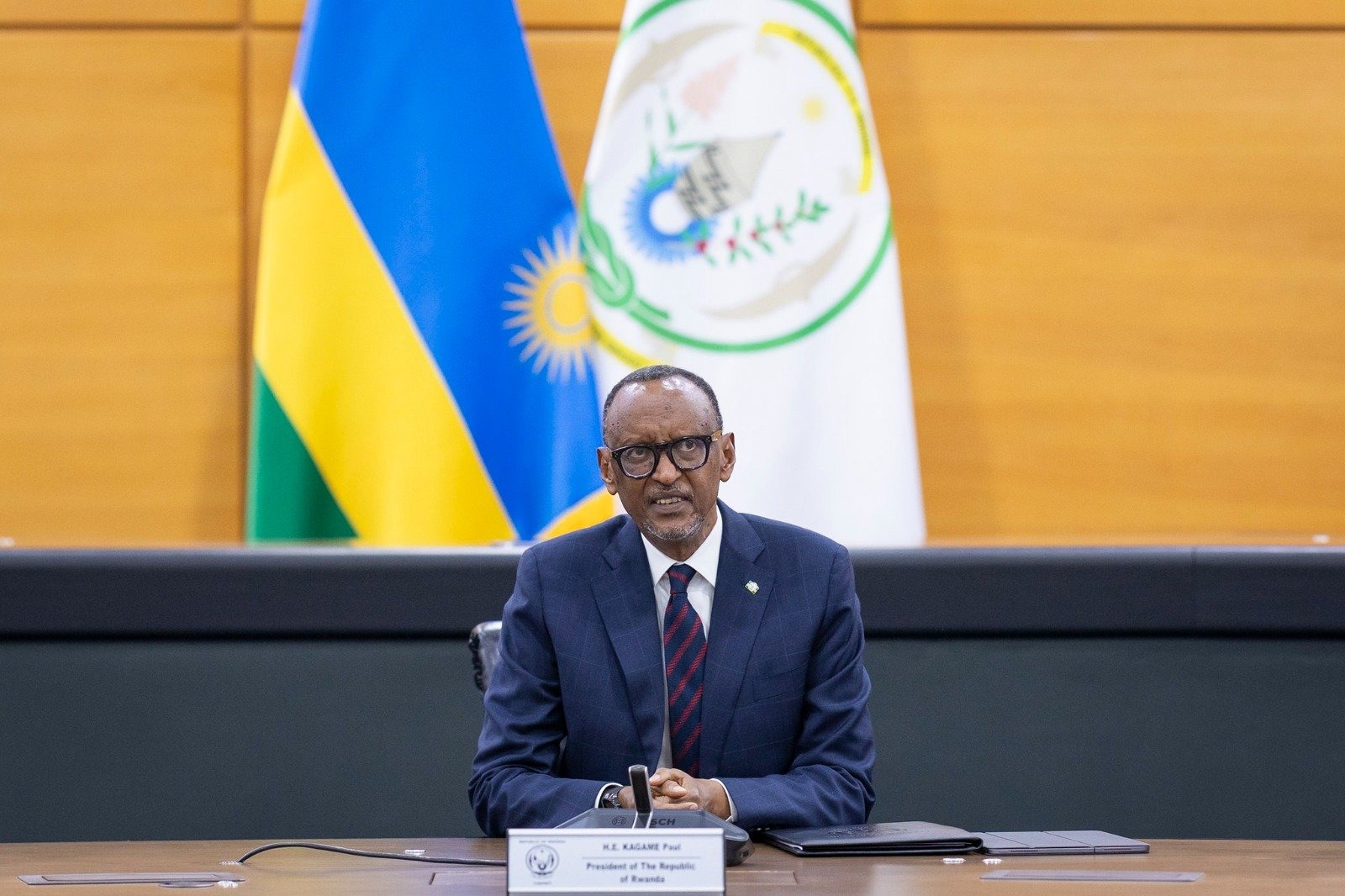 Perezida Kagame yasabye abayobozi kunoza inshingano bazijyanisha n’ibihe bigezweho