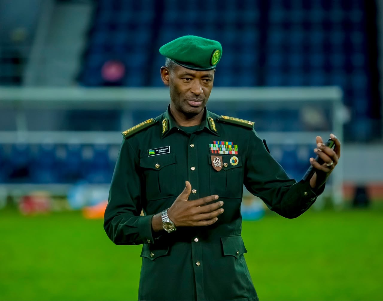 Gen. Mubarakh Muganga yasabye APR FC gushimisha Abanyarwanda