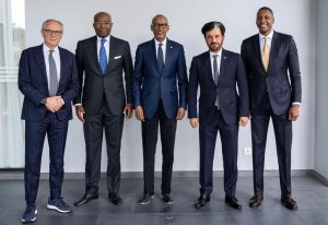 Perezida Kagame na Madamu Jeannette Kagame bakiriye ku meza Perezida wa FIA na F1