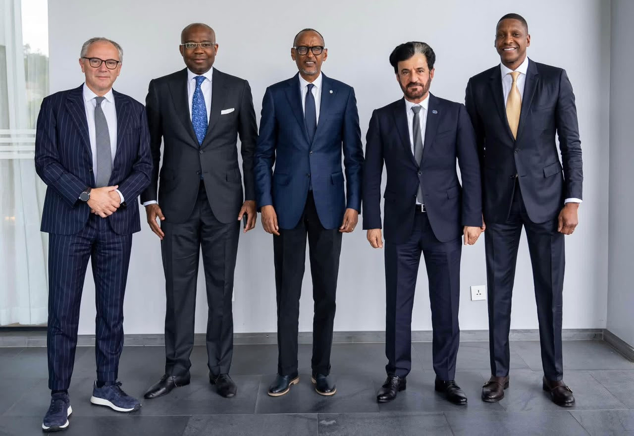 Perezida Kagame na Madamu Jeannette Kagame bakiriye ku meza Perezida wa FIA na F1