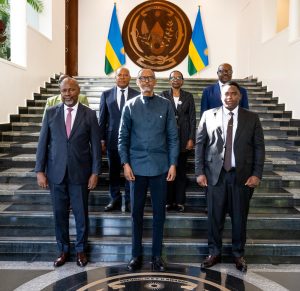 Perezida Kagame yasabye abayobozi kurinda abaturage guhora bikoreye ibibazo