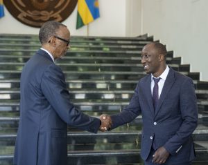 Perezida Kagame yasabye abayobozi kudatinzwa n’ubugambo