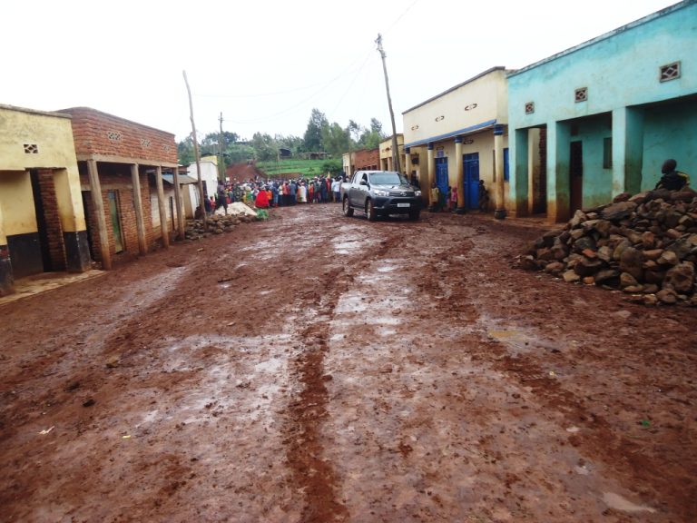 Rusizi: Muri Santere ya Kabujyogoro bugarijwe n’umwanda baterwa n’umuhanda