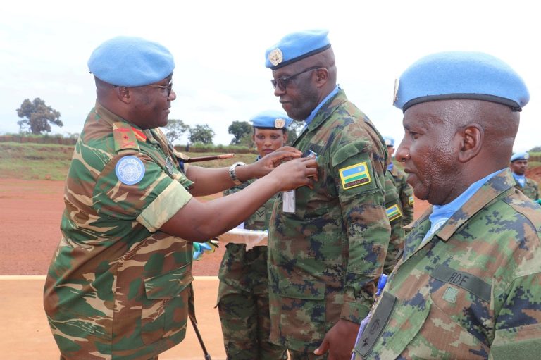 Ingabo z’u Rwanda zoherejwe muri MINUSCA zambitswe imidari y’ishimwe