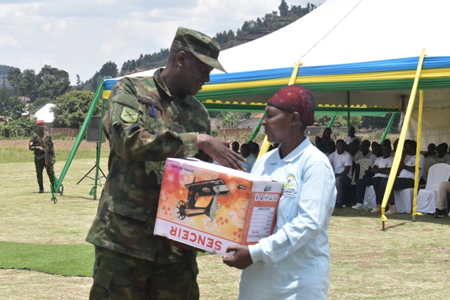 Umugore warwaniye FDLR imyaka 25, yatunguwe n’urugwiro RDF yamwakiranye
