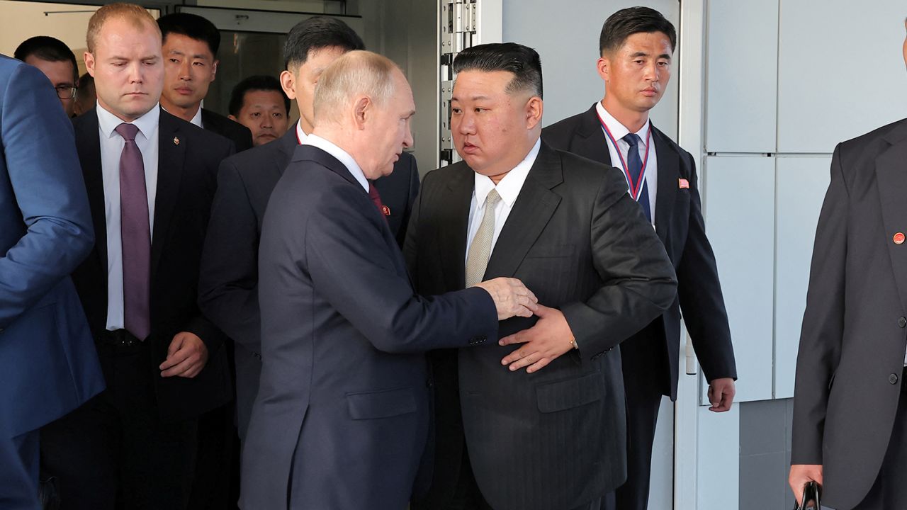 Kim Jong Un yasuye uruganda rw’indege mu Burusiya anatumira Putin