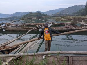 Nyamasheke:  Yatangiye atekera abarobyi ubu arakoresha abarenga 40