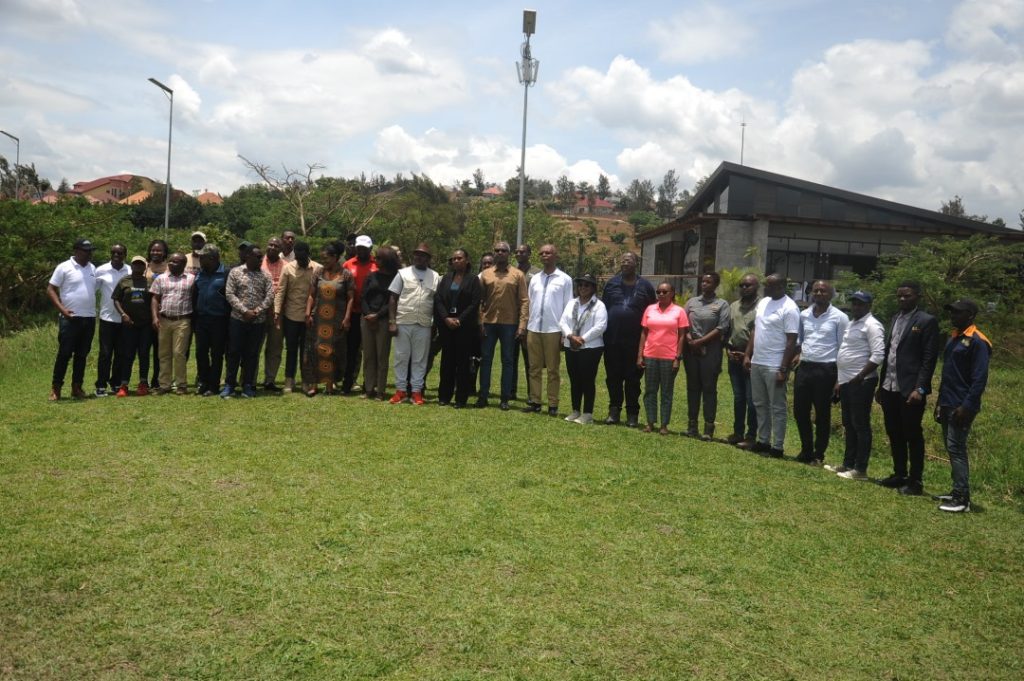 Gutera igiti no kwita ku nzovu ni ukurengera ibidukikije