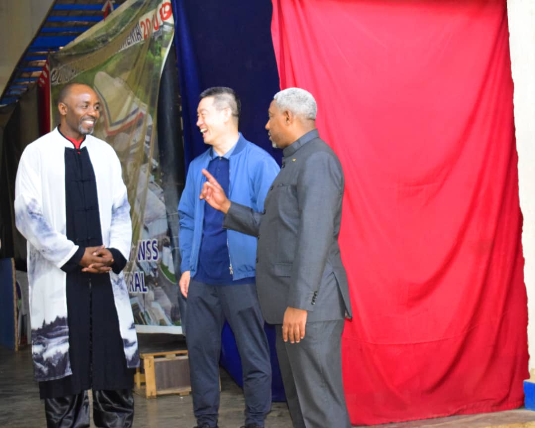 Kung Fu Wushu: Ambasaderi w’u Bushinwa n’uwa Kenya mu Rwanda basuye abari mu mahungurwa